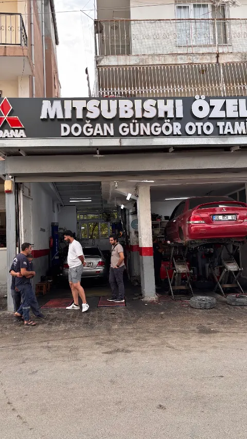 Atölye ve servis alanından bir kare — Doğan Güngör Oto Tamir Atölyesi, Adana