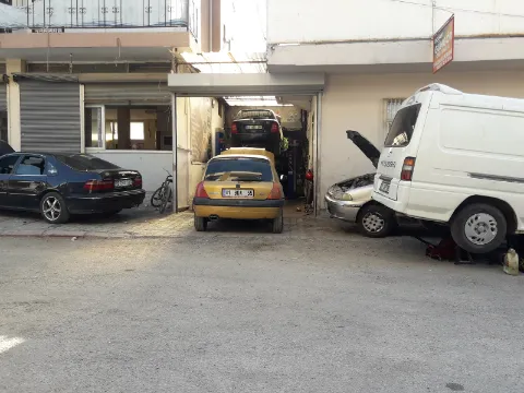 Atölye ve servis alanından bir kare — Doğan Güngör Oto Tamir Atölyesi, Adana